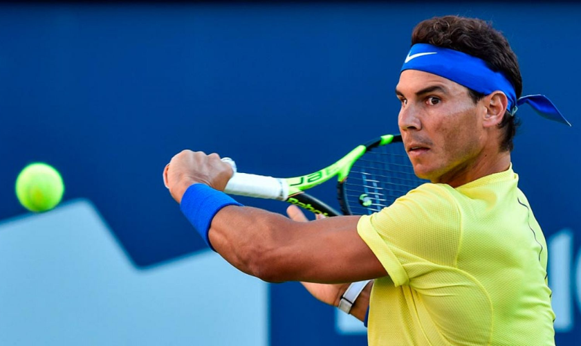 Rafa nadal mostrando su concentración a la hora de conectar un golpe a la pelota